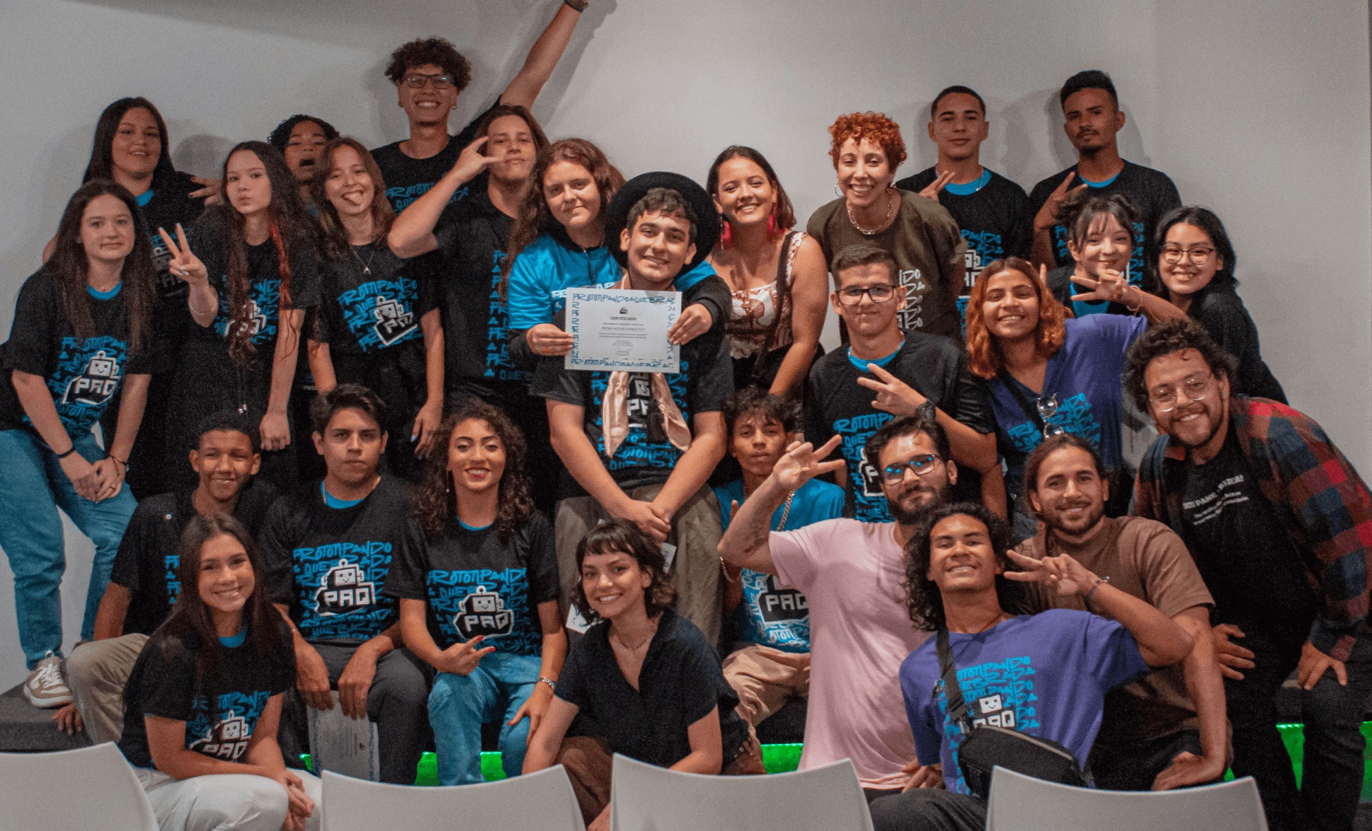 imagem de educandos debatendos